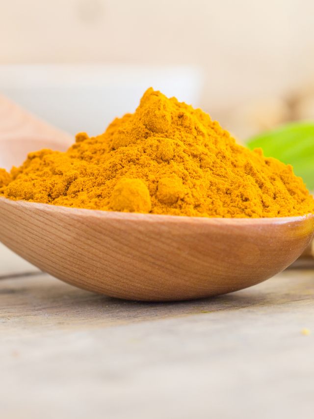 हळद नेहमी खात असाल, पण तिचे आरोग्यदायी फायदे माहीत आहे का?